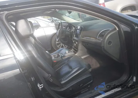 2016 Chrysler 300C z USA, uszkodzony, nr VIN 2C3CCAEG1GH333866